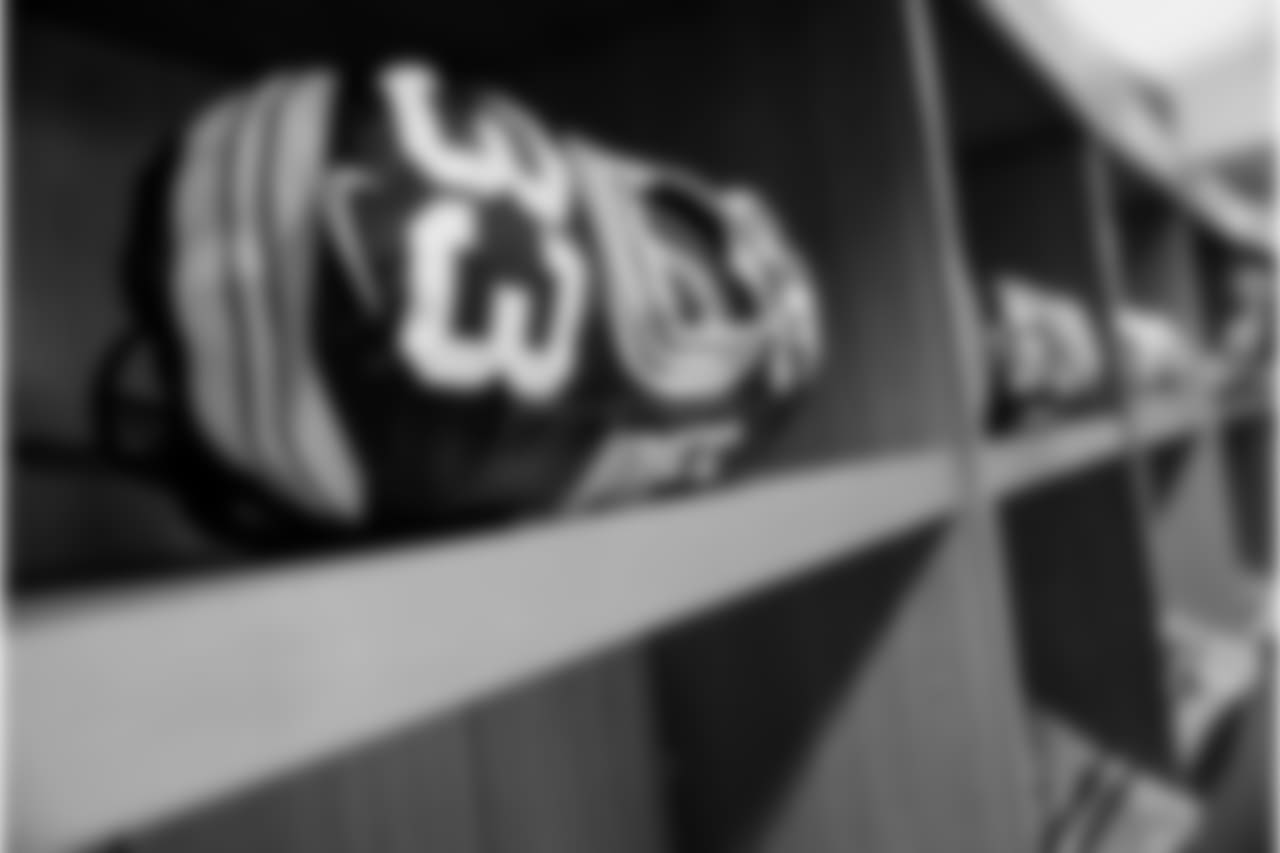 181202-locker-room-bobber-13