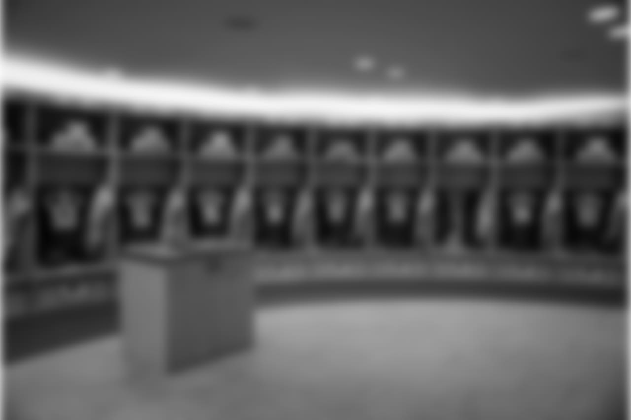181111-locker-room-bobber-14