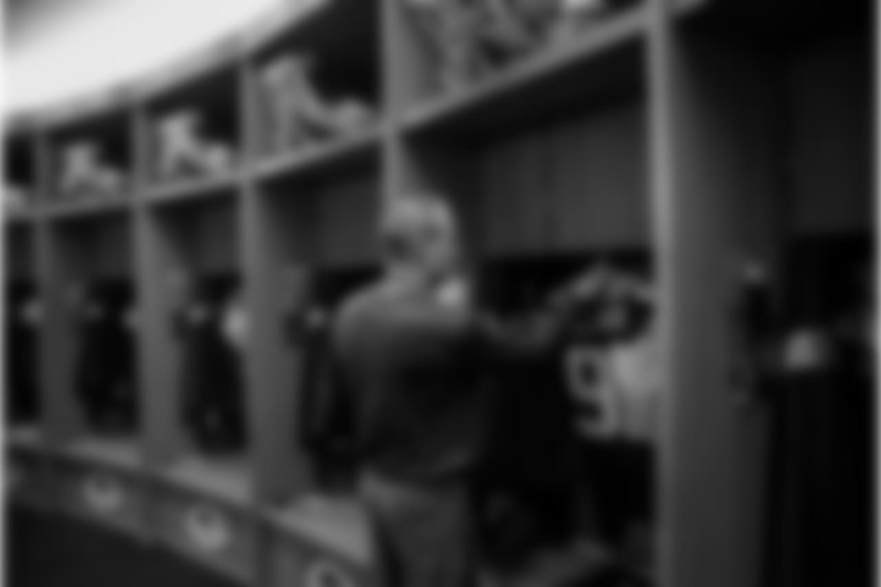 181111-locker-room-bobber-5