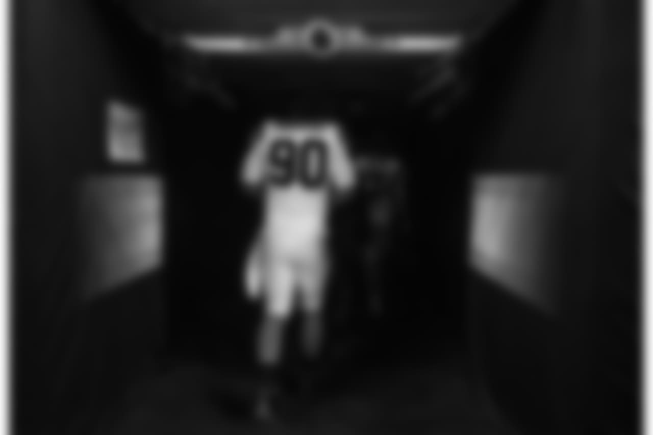 Julius Peppers leaves the field for the last time against the Saints on Sunday, Dec. 30, 2018.