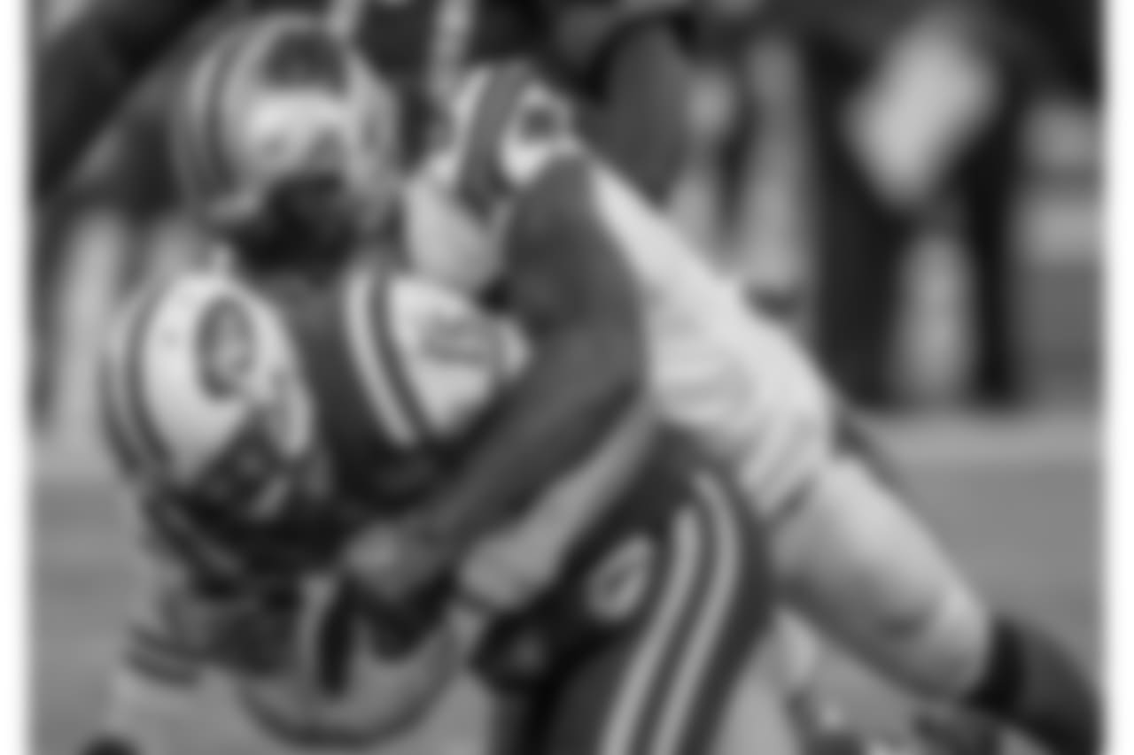 Julius Peppers sacks Josh McCown in a game at the New York Jets in 2017.
