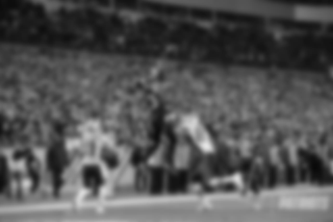 Week 15 at Pittsburgh Steelers
New England comes up short on the road for the second straight week with a 17-10 loss to the Steelers.