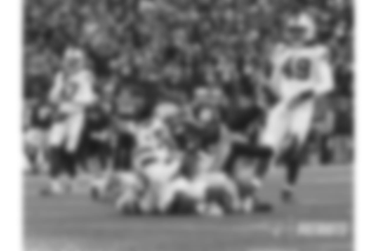 Week 16 vs. Buffalo Bills: W 24-12
New England returned home and got the ground game going to dispose of Buffalo, 24-12 and clinch the AFC East title.