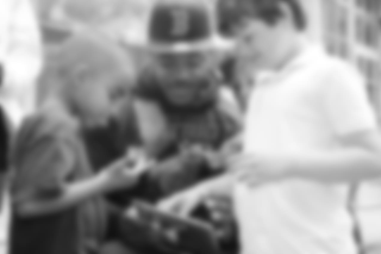 20180614_iPadDonation_Kelly684