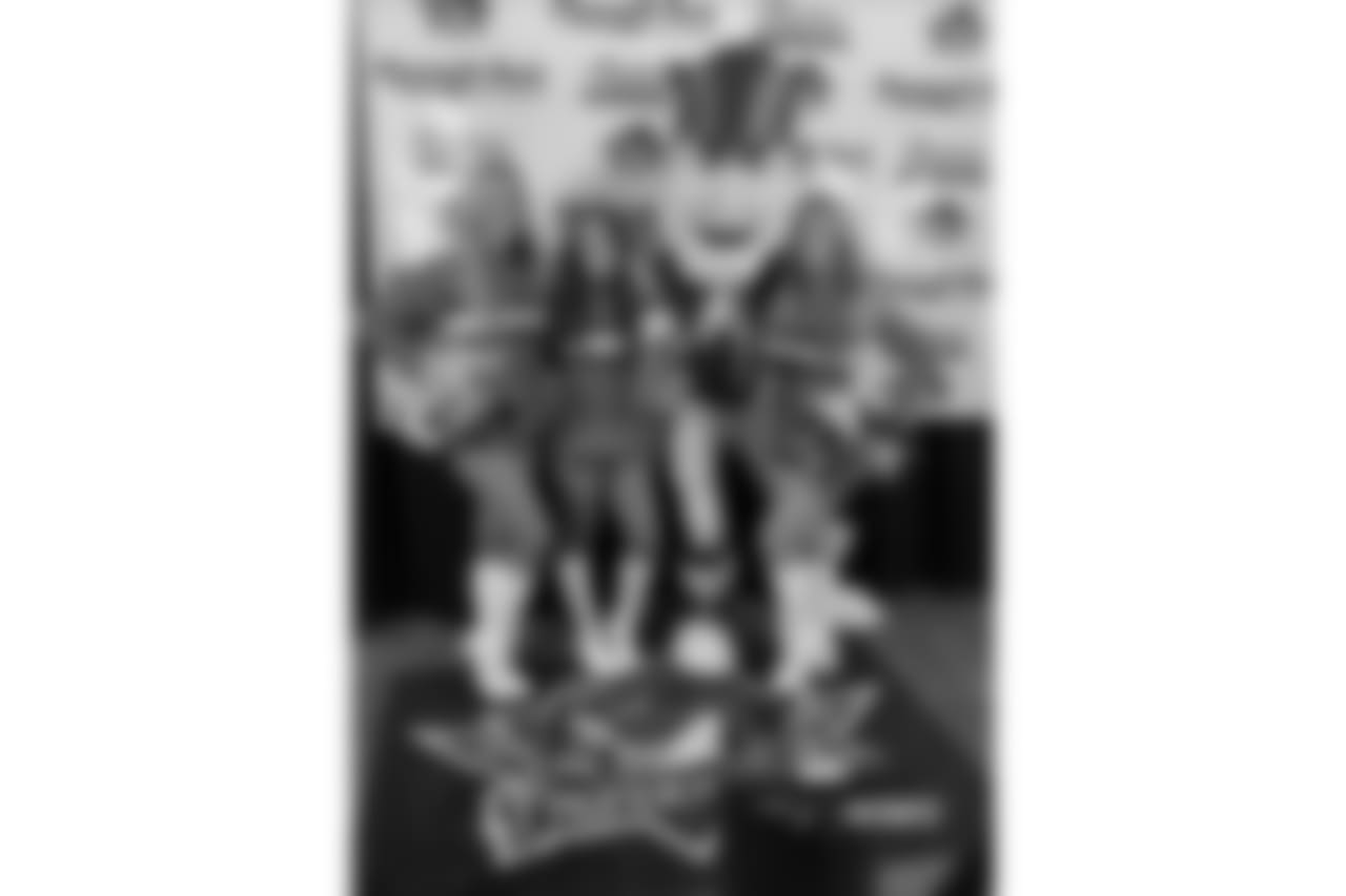 Victoria, Melinda, Pat Patriot, and Jenna