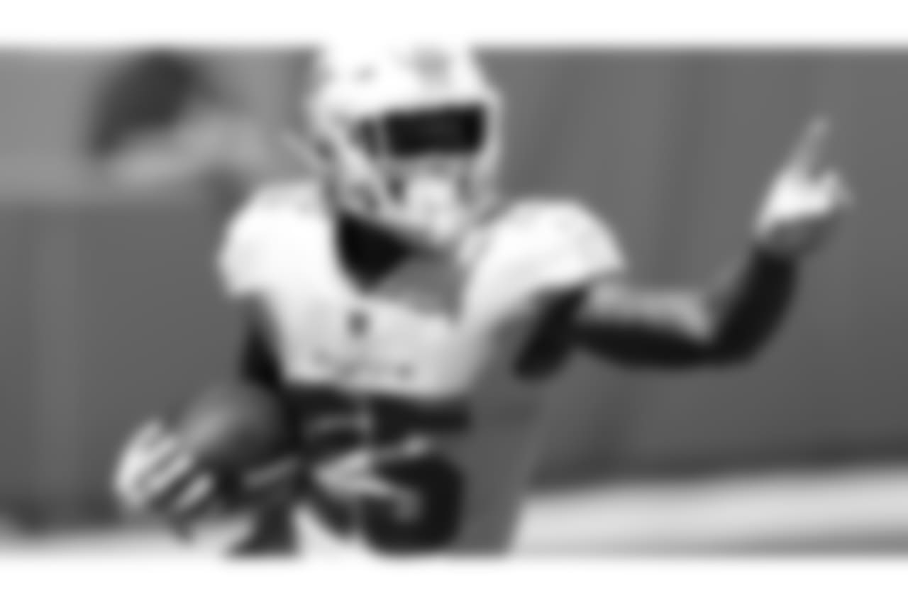 Xavien Howard, CB – The third-year cornerback is off to a fast start as a playmaker with three interceptions in just three games. Howard is by far the Dolphins best cover man, so he’s probably a guy Tom Brady and the Patriots fledgling passing attack should consider staying away from.
