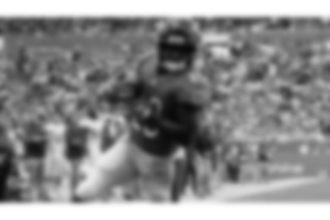 Tarik Cohen, RB – Cohen is a speedy threat as a returner, runner and pass catcher. He’s rushed for 170 yards, caught 21 passes for 259 yards and is averaging 12.2 yards per punt return. Cohen can be a big play machine for the Bears if allowed room to run.