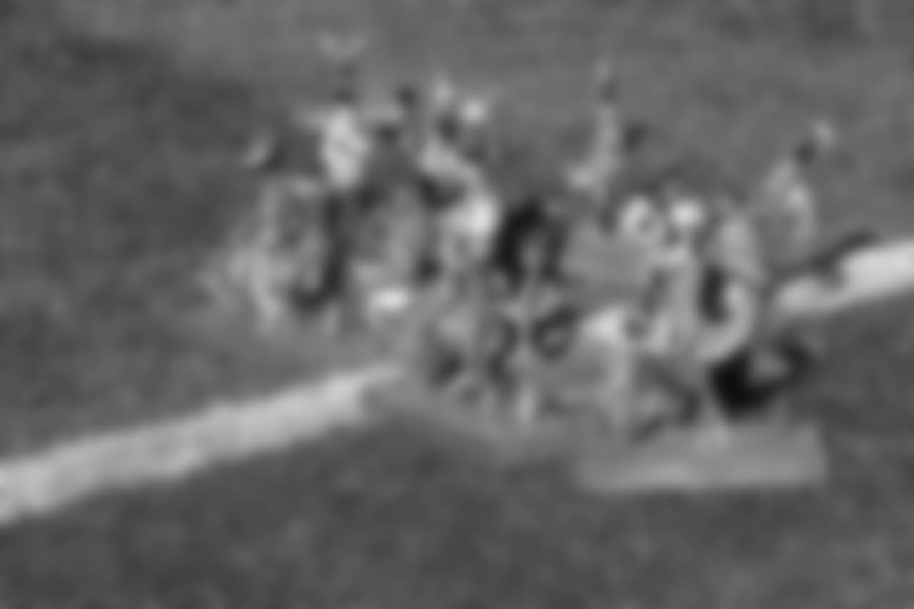 102618-Figurines_EJA135