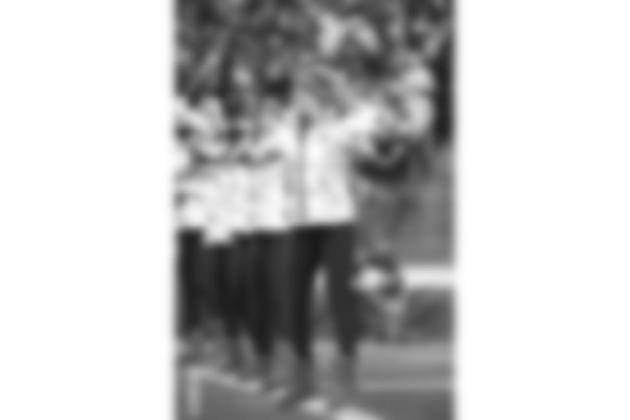 BB122318-Cheer_DS020-watermarked