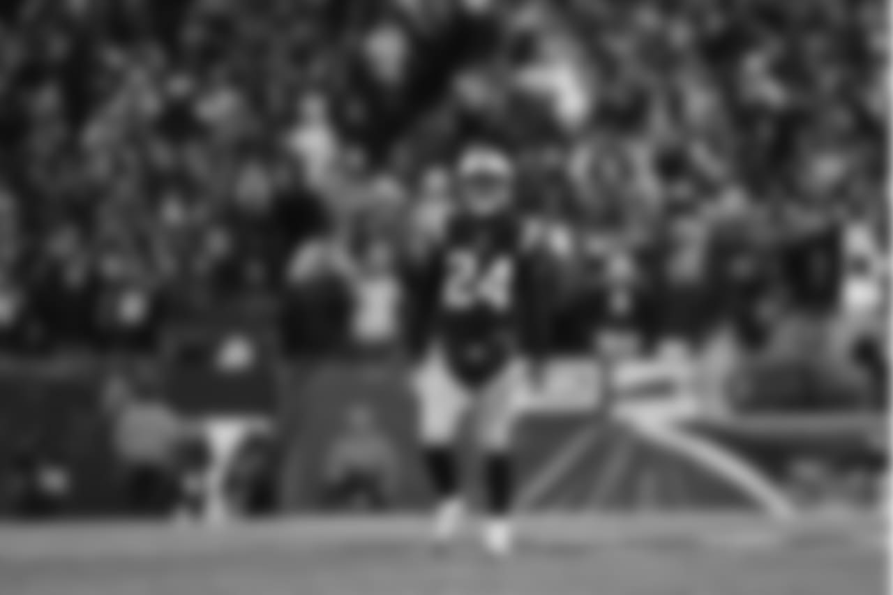 New England Patriots cornerback Stephon Gilmore (24) in coverage during an NFL AFC divisional playoff football game against the Tennessee Titans on Saturday, Jan. 13, 2018 in Foxborough, Mass. New England won 35-14. (Aaron M. Sprecher via AP)