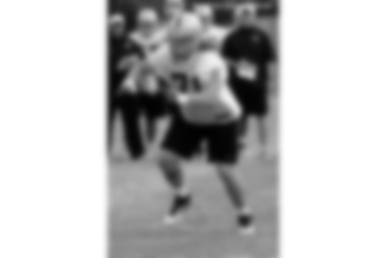 Offensive lineman Dan Knapp