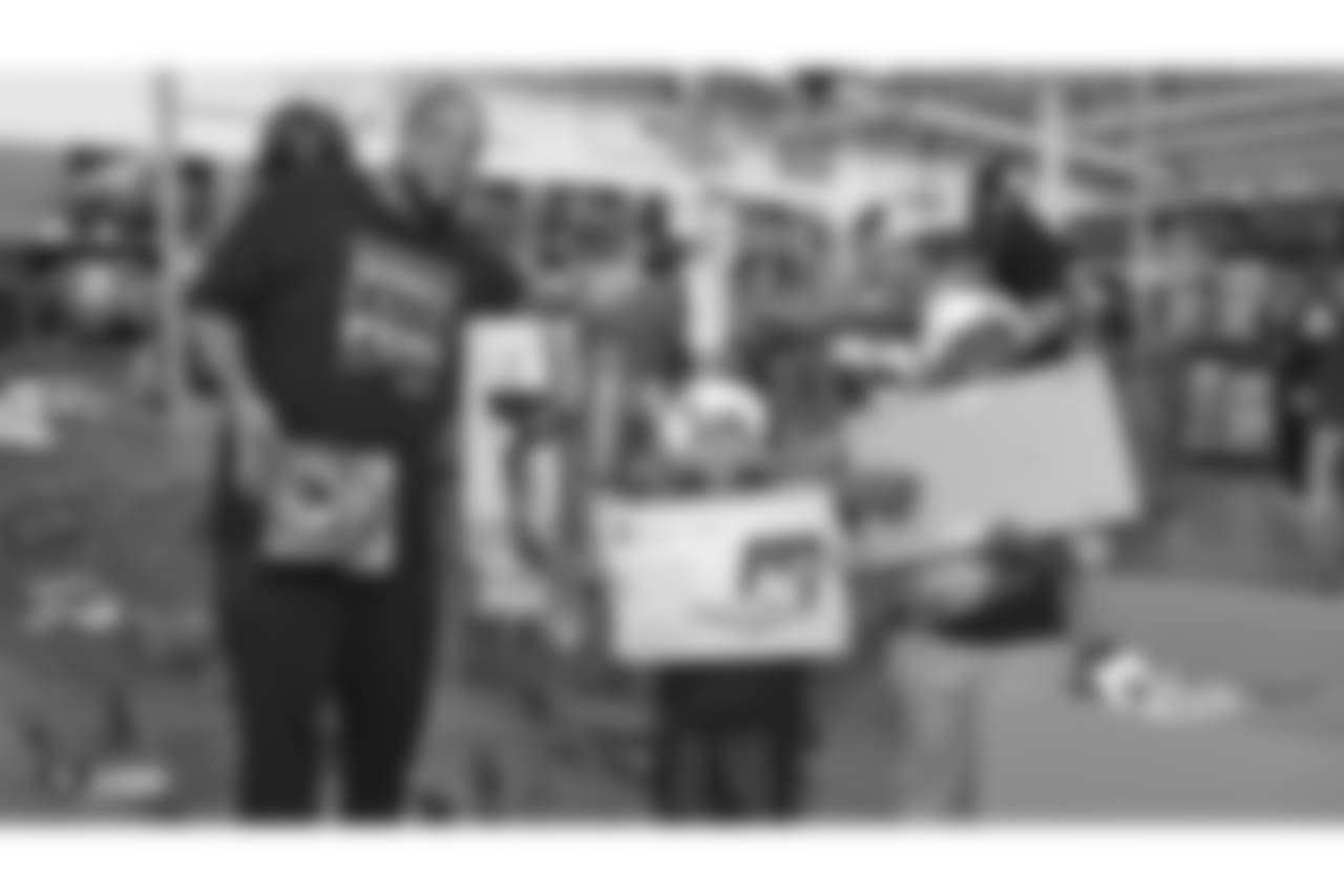 Donald Penn's Shop with a Jock gives 25 kids from the East Oakland Youth Development Center a chance to fulfill their holiday wish list by receiving a $300 Walmart gift card and a chance to go on an shopping spree with Donald Penn at Walmart. Joining Penn are Kelechi Osemele, Cameron Hunt, Brandon Parker, Jamar McGloster, Johnny Townsend, Ryan Yurachek, Darren Waller, Paul Butler and Clinton McDonald.