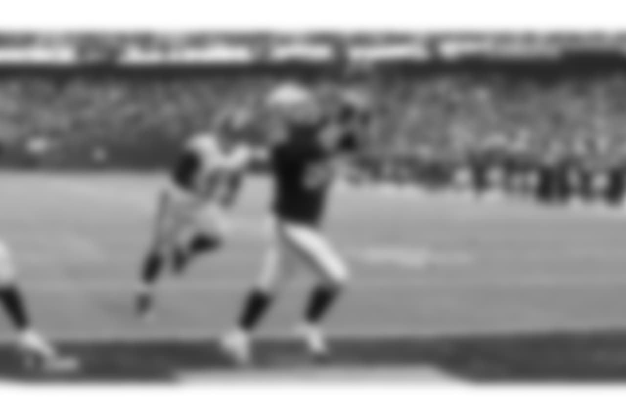 Oakland Raiders tight end Lee Smith (86) during the Oakland Raiders regular season game against the Pittsburgh Steelers at Oakland-Alameda County Coliseum, Sunday, December 9, 2018, in Oakland, California. The Oakland Raiders won 24-21.