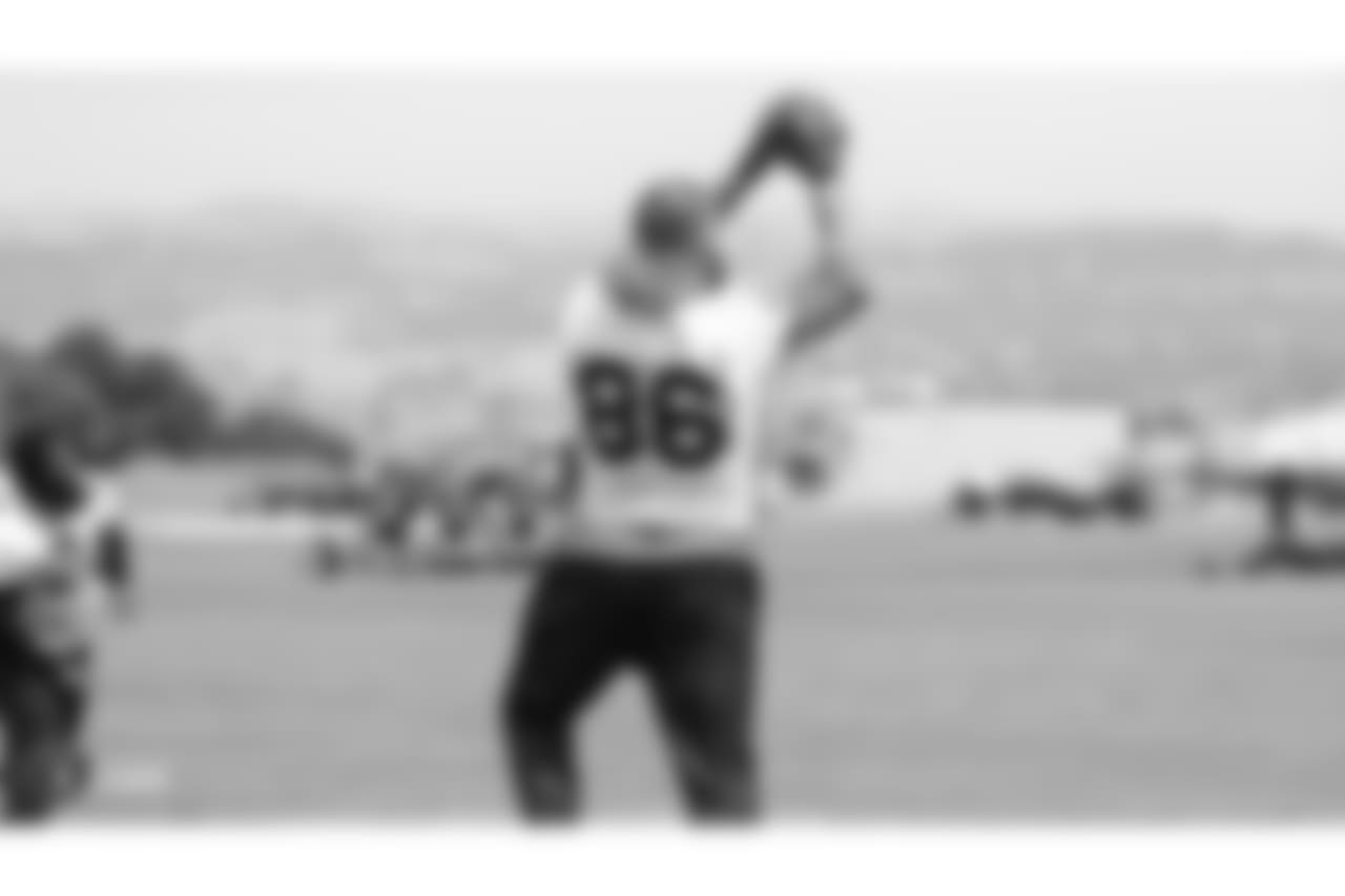 Oakland Raiders tight end Lee Smith (86) on the field for practice at the Oakland Raiders Practice Facility, Wednesday, September 12, 2018, in Alameda, California.