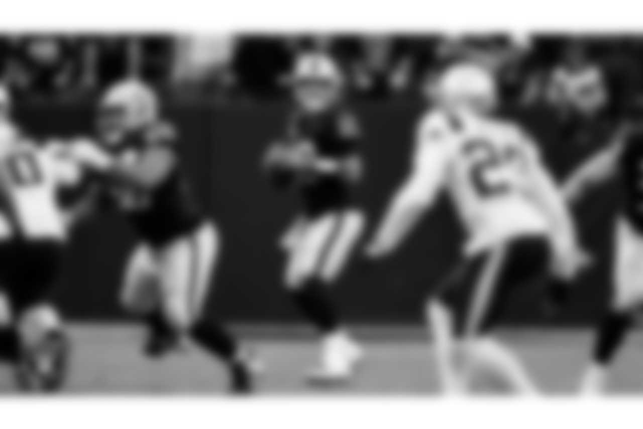 Las Vegas Raiders quarterback Jimmy Garoppolo (10) during the regular season home game against the New England Patriots at Allegiant Stadium.