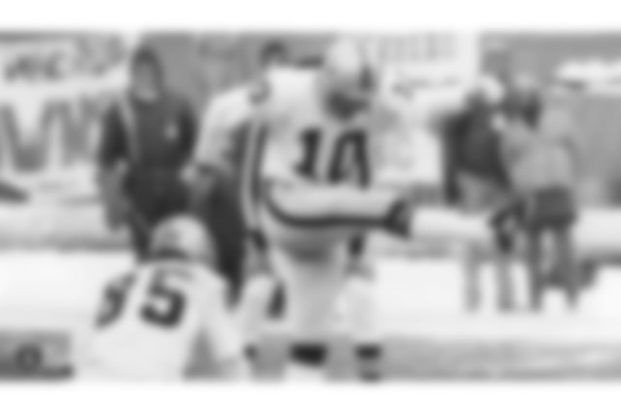 A look back at the Raiders 1980 AFC Divisional Playoff game against the Cleveland Browns, which came to be known as Red Right 88 because of the infamous passing play called by the Browns that led to a Raiders interception, and thus secured their win and advancement to Super Bowl XV against the Philadelphia Eagles.