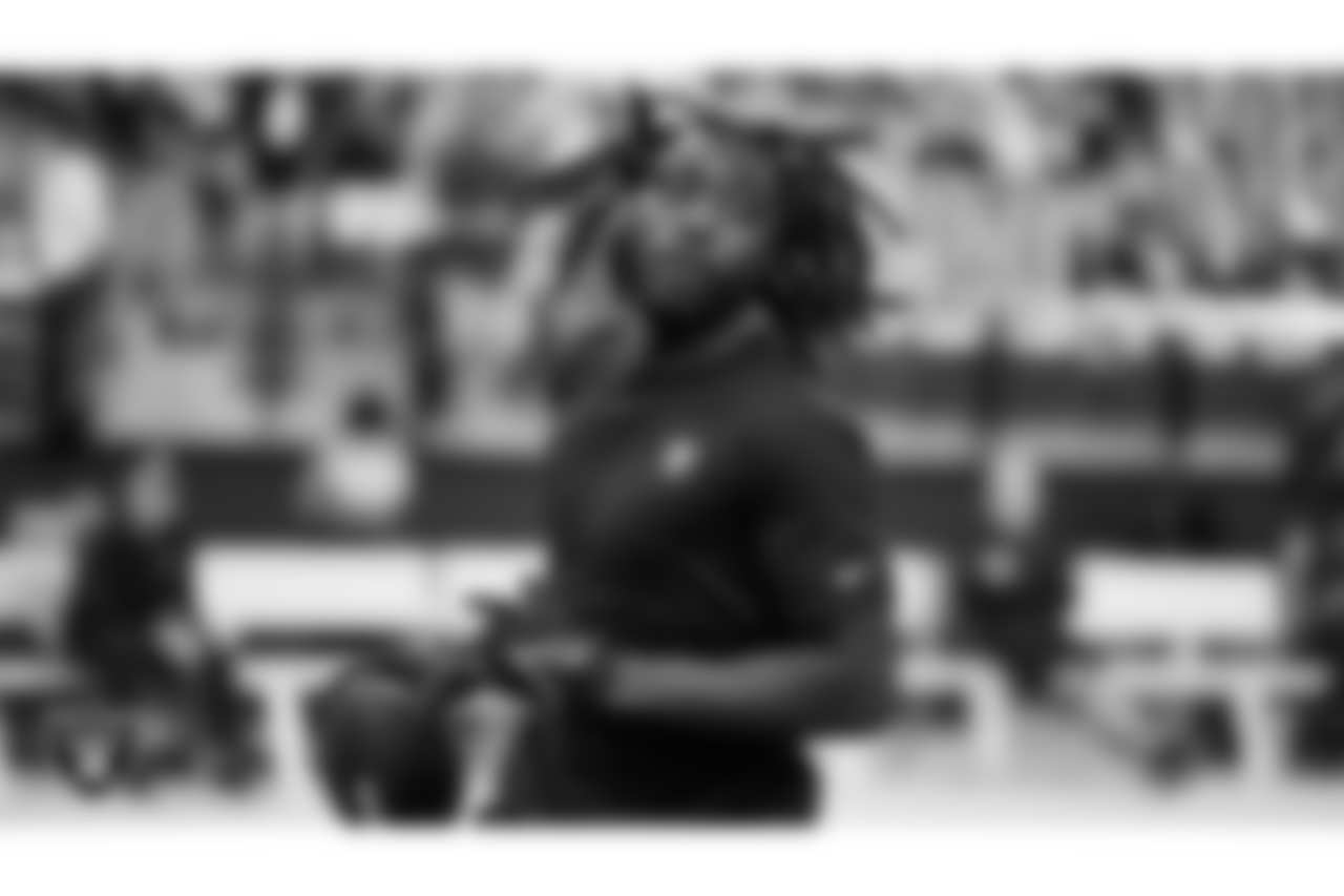 Las Vegas Raiders linebacker Cory Littleton (42) warming up before the regular season home game against the Baltimore Ravens.