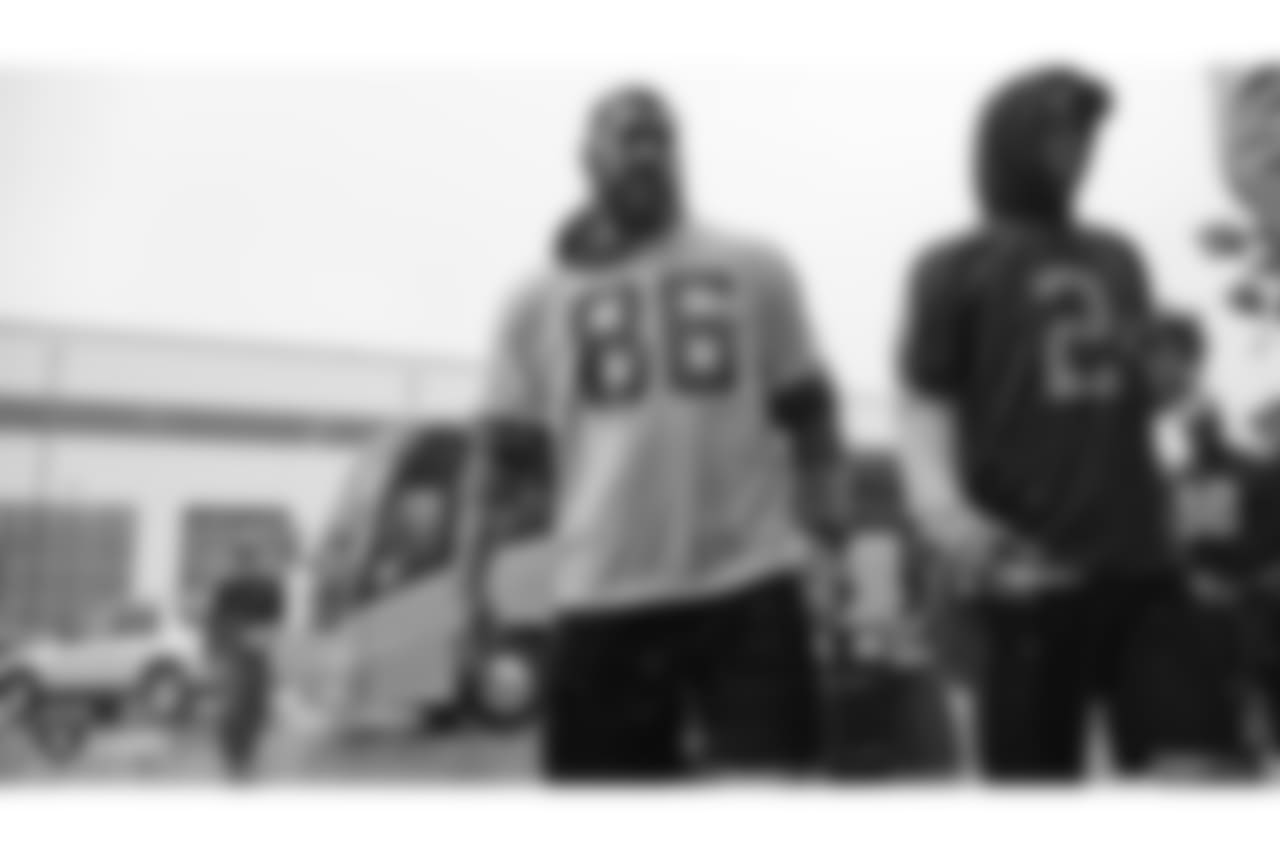 Oakland Raiders tight end Lee Smith (86) arrives to the field for practice at Bladium Sports & Fitness, Wednesday, November 21, 2018, in Alameda, California.