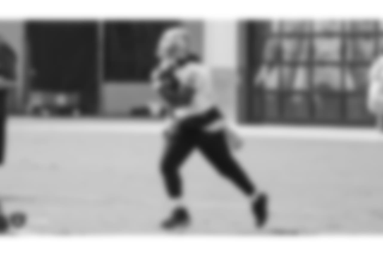 Oakland Raiders running back DeAndré Washington (33) on the field for practice at The Oakland Raiders Practice Facility, Thursday, October 4, 2018, in Alameda, California.