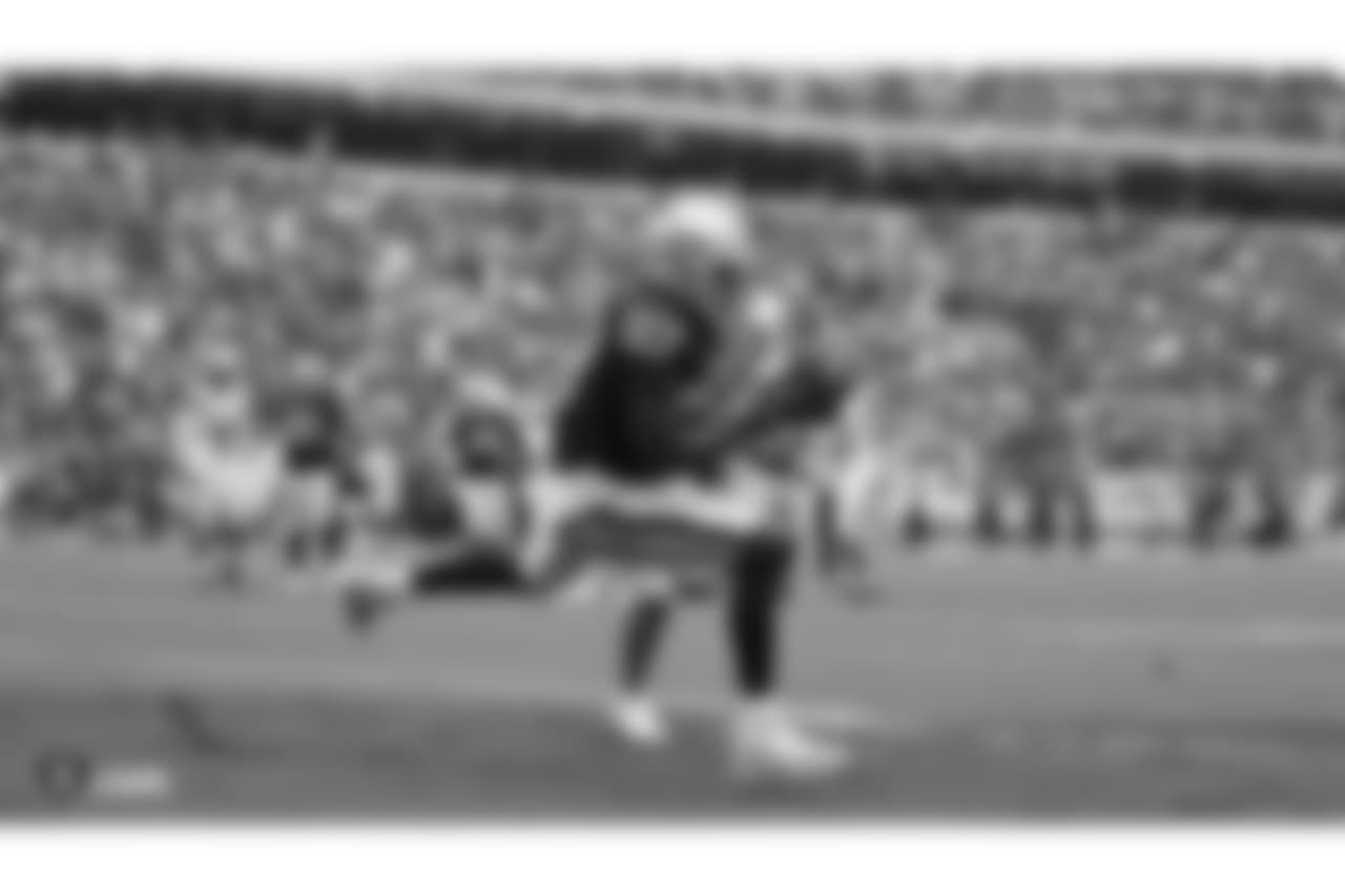Oakland Raiders tight end Jared Cook (87) makes a play during the Oakland Raiders regular season game against the Cleveland Browns at Oakland-Alameda County Coliseum on September 30th, 2018, in Oakland, California. The Oakland Raiders won 45-42.