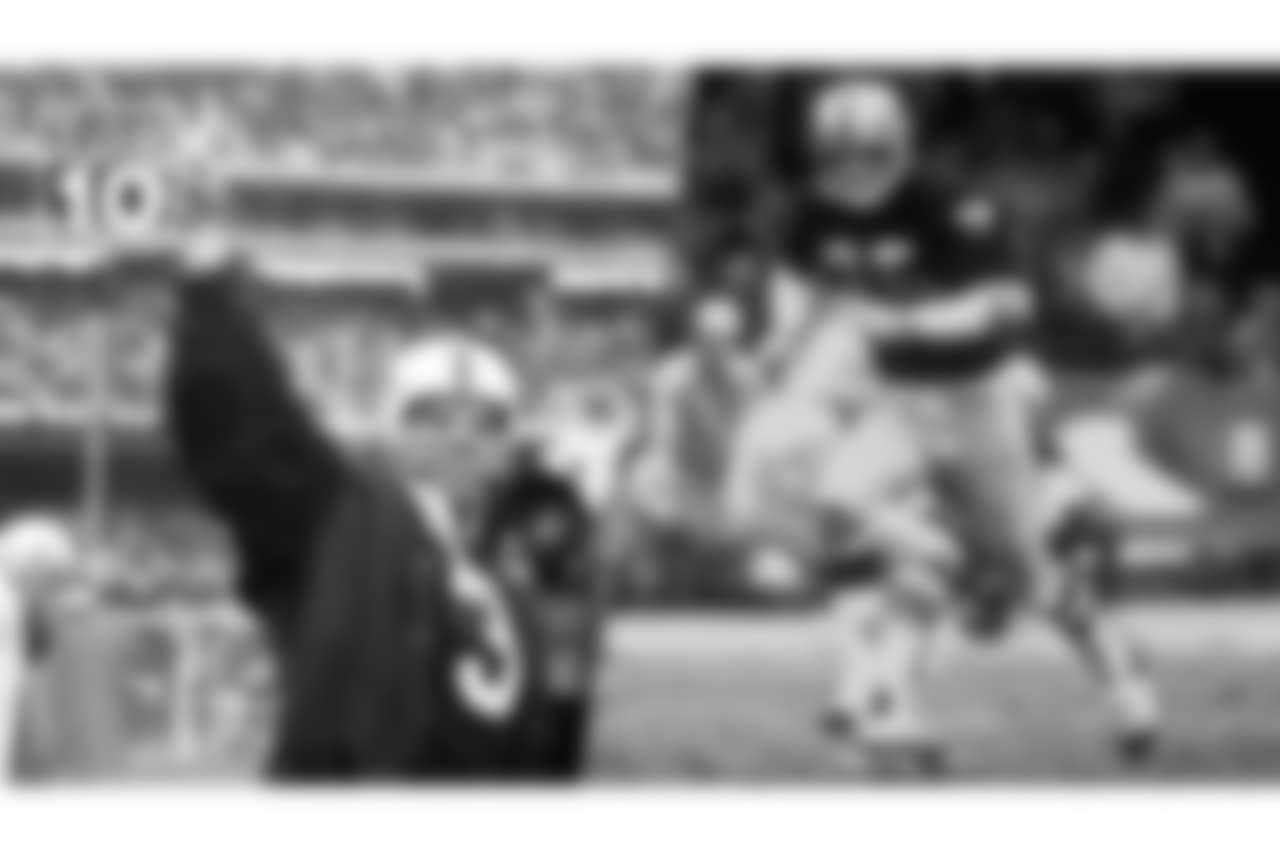 (**4\. Daryle Lamonica & Fred Biletnikoff, 1968 AFL Playoff**) In a 1968 AFL Playoff Game, quarterback Daryle Lamonica completed 19 of 39 pass attempts for 347 yards and 5 TDs as the Raiders topped the Kansas Chiefs 41-6. Wide receiver Fred Biletnikoff caught 7 passes for 180 yards and 3 scores.