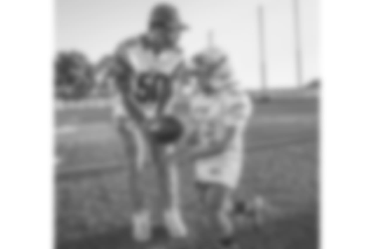 182109_WattsBears_Nike_HavASole_Surprise_DB_Social024