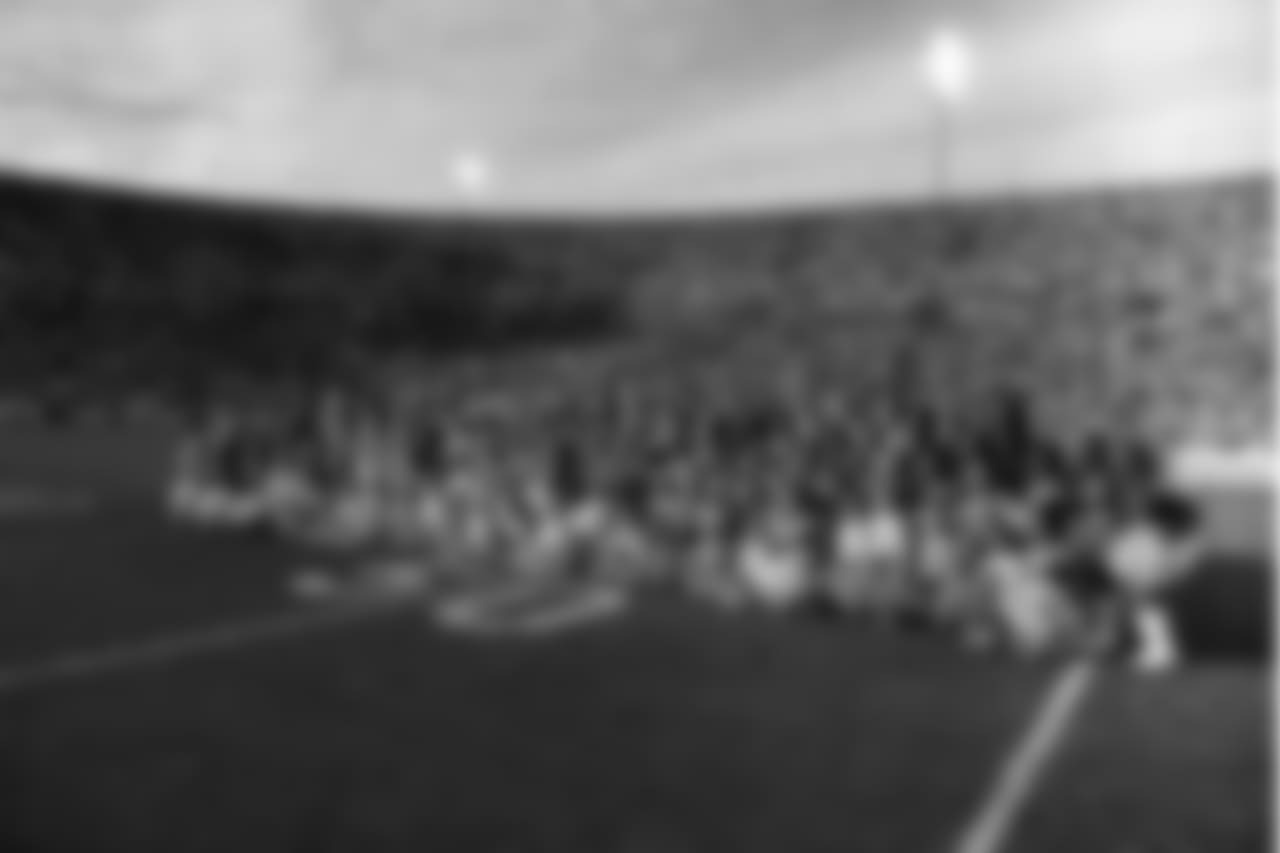 The Los Angeles Rams Cheerleaders perform during halftime along side the Junior Cheer squad as the Los Angeles Rams face off against the San Francisco 49ers at the Los Angeles Memorial Coliseum, the Rams win 48-32 in an NFL Week 17 game, Sunday, December 30, 2018, Los Angeles, CA. (Will Navarro/Rams)