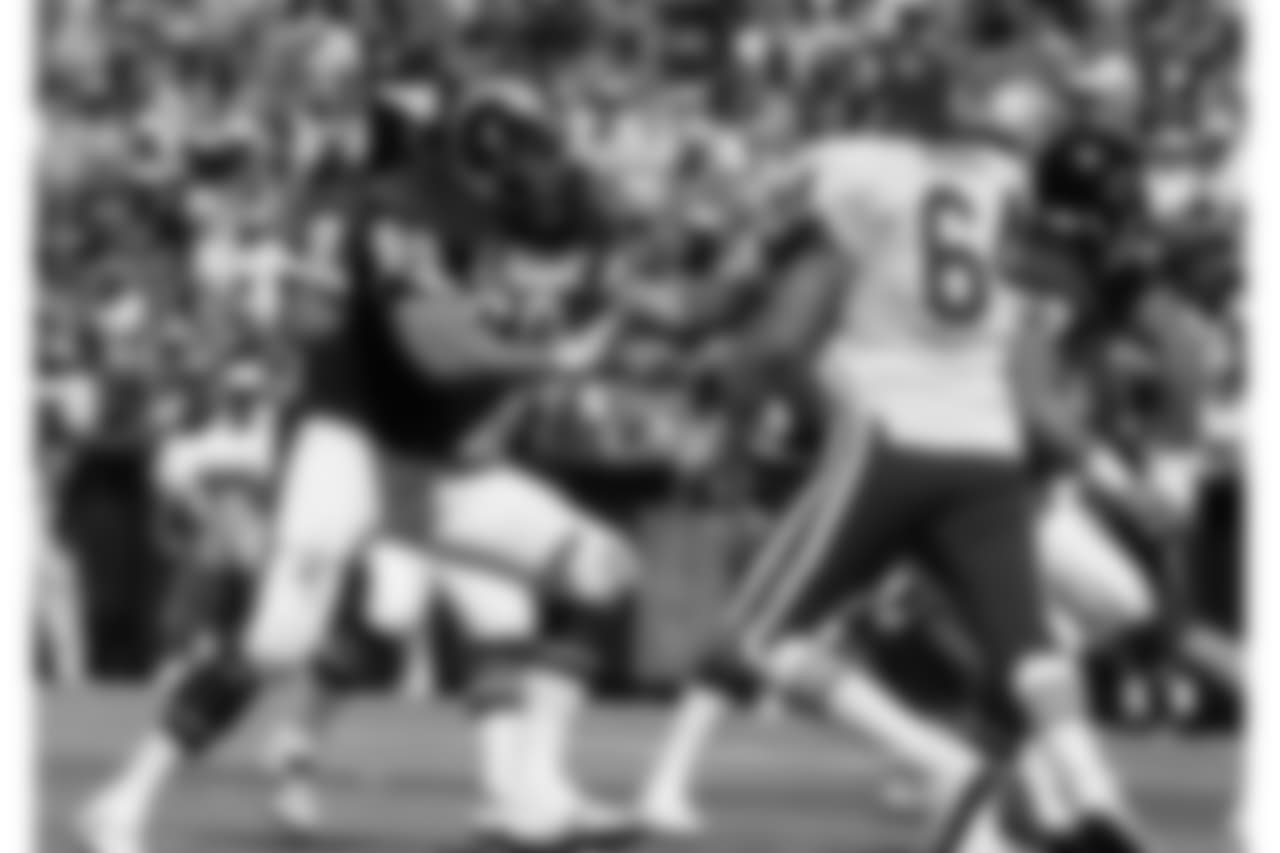 Rams guard Dennis Harrah (60) battles Kansas City Chiefs defensive tackle Bill Maas during the 1987 NFL Pro Bowl played on February 1, 1987 at Aloha Stadium in Honolulu, Hawaii. (AP Photo/NFL Photos)