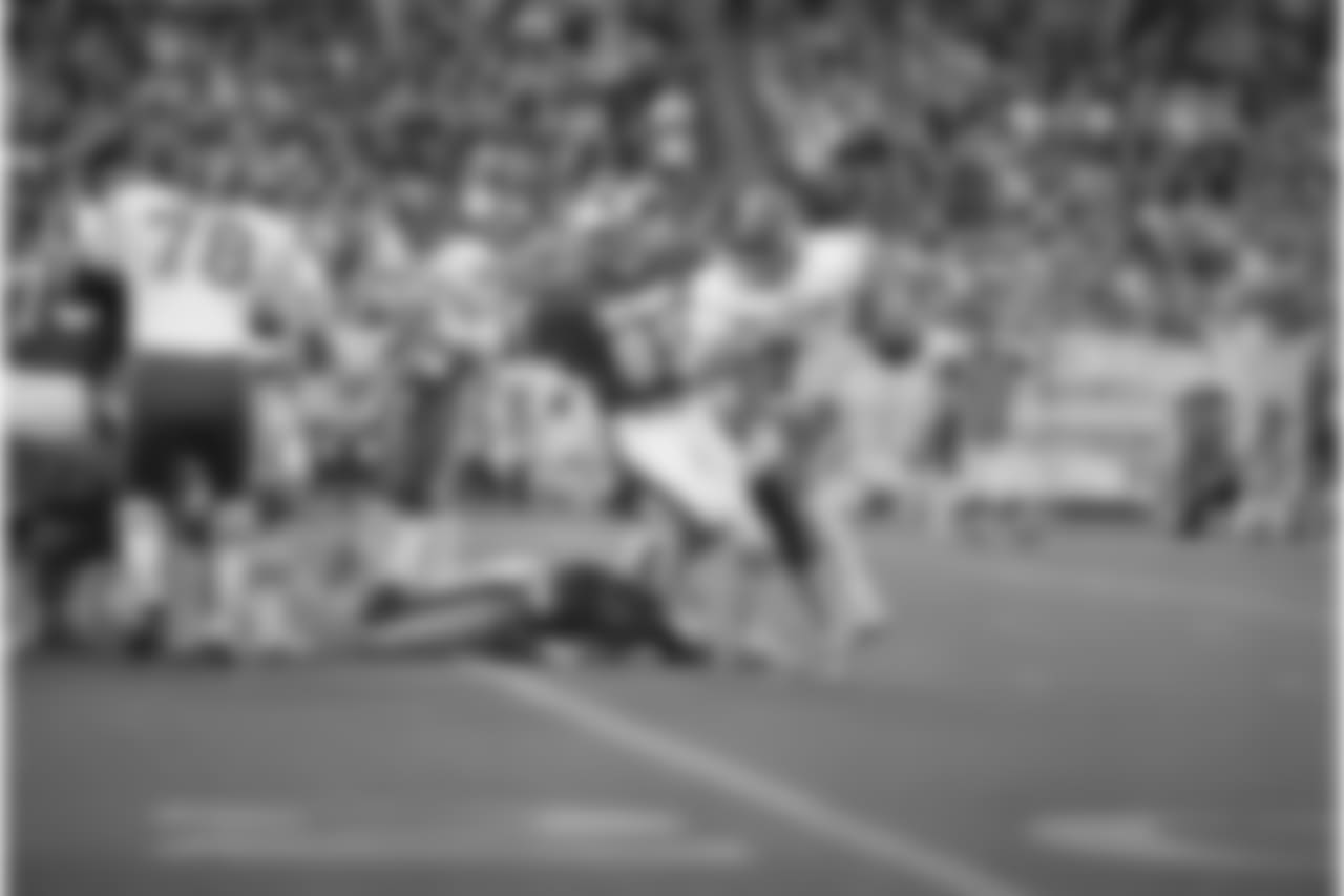 Bert Jones (7) takes off with Jack Youngblood (85) of the Rams, not far behind in the Pro Bowl in Seattle, Jan. 18, 1977. Larry Brooks (90) of the Rams, watches the play from the ground. The AFC won the game 24-14. (AP Photo)