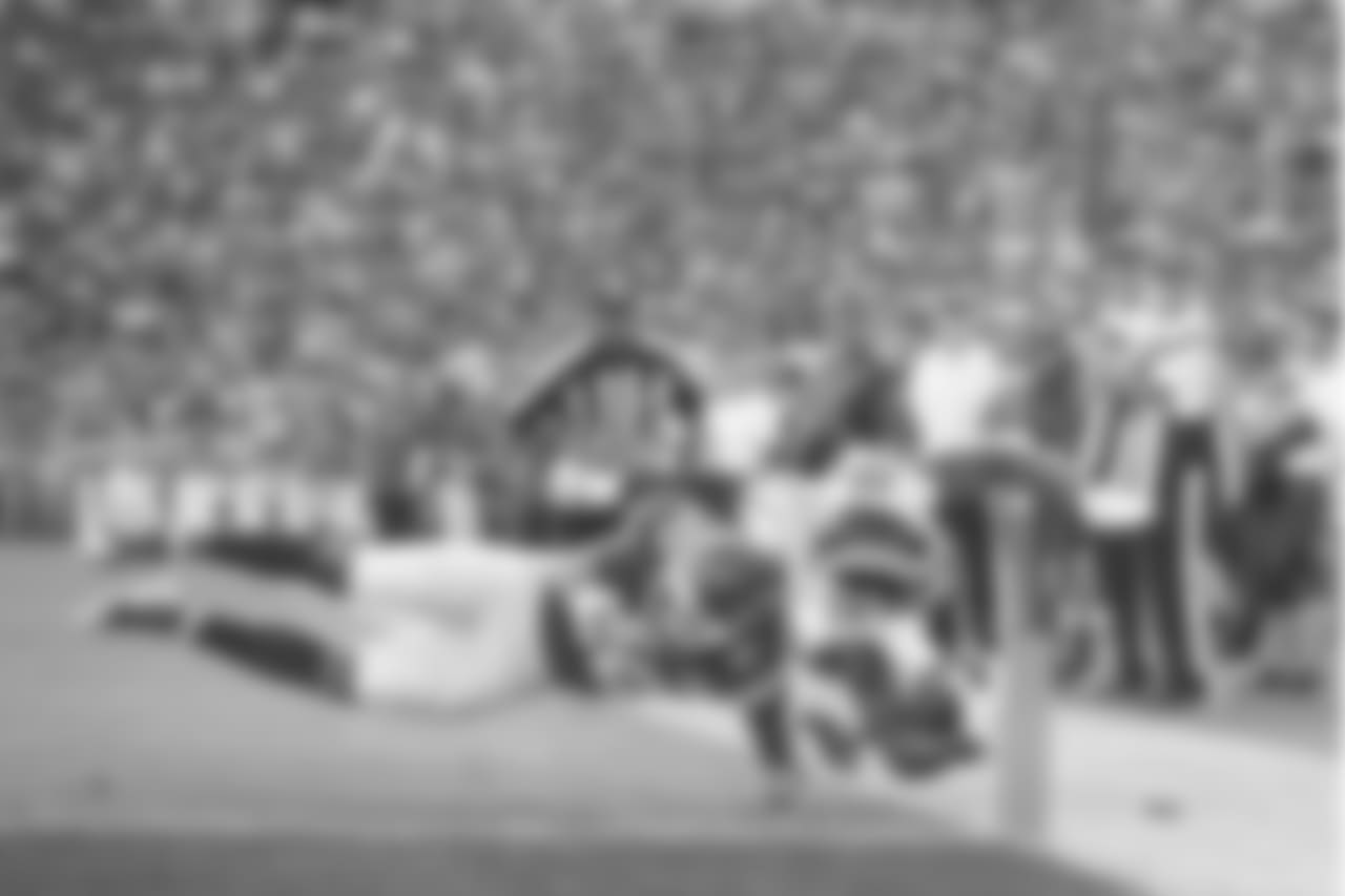 Wide receiver (10) Pharoh Cooper of the Los Angeles Rams catches a pass and scores a touchdown against the Kansas City Chiefs during the first half of the Rams 21-20 victory over the Chiefs in an NFL preseason game at the Los Angeles Memorial Coliseum, Saturday, August 20, 2016, in Los Angeles, CA. (Jeff Lewis/Rams)