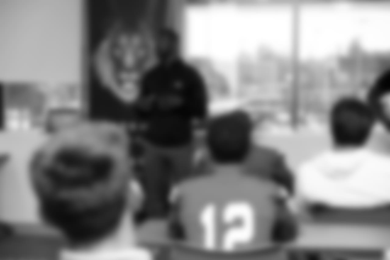 Los Angeles Rams staff member Jonathan Franklin, Players and staff of the Los Angeles Rams attend a leadership session held with aims of breaking socioeconomic barriers between two high schools with varying demographics with RISE (Ross Initiative in Sports for Equality) on September 17th, 2018 at Oaks Christian School in Westlake Village, Calif (Rams/Hiro Ueno)