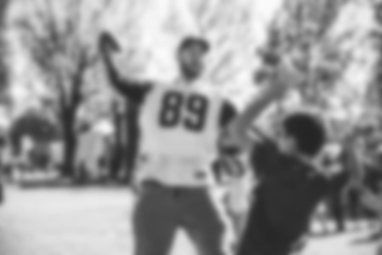 Los Angeles Rams tight end Tyler Higbee (89) attends a Play 60 event for the local area on December 4th, 2018 in Calabasas, Calif (Hiro Ueno/Rams)