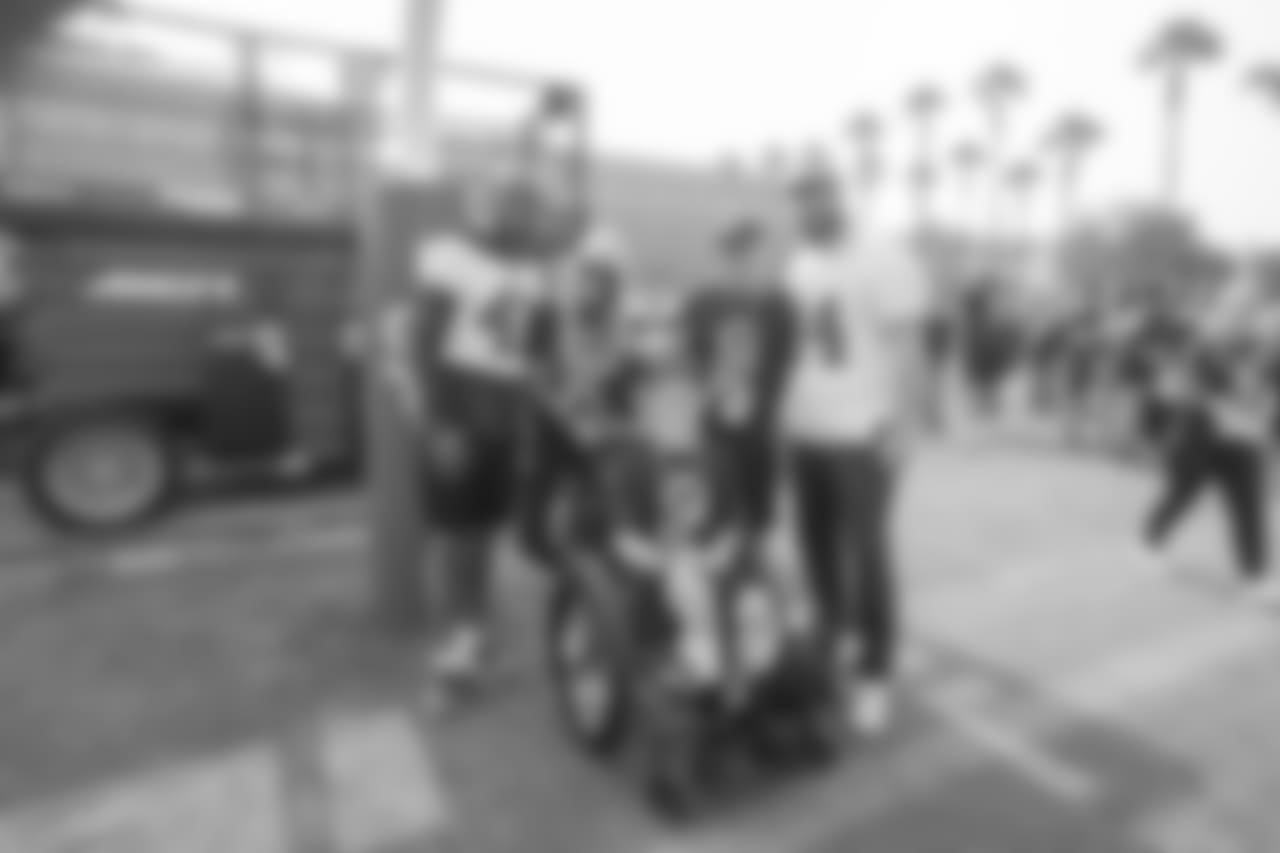 (43) John Johnson and (44) Jake McQuaideof the Los Angeles Rams greets Tragedy Assistance Program for Survivors families after a walk through , Saturday, November 10, 2018, in Los Angeles, CA. (Jeff Lewis/Rams)