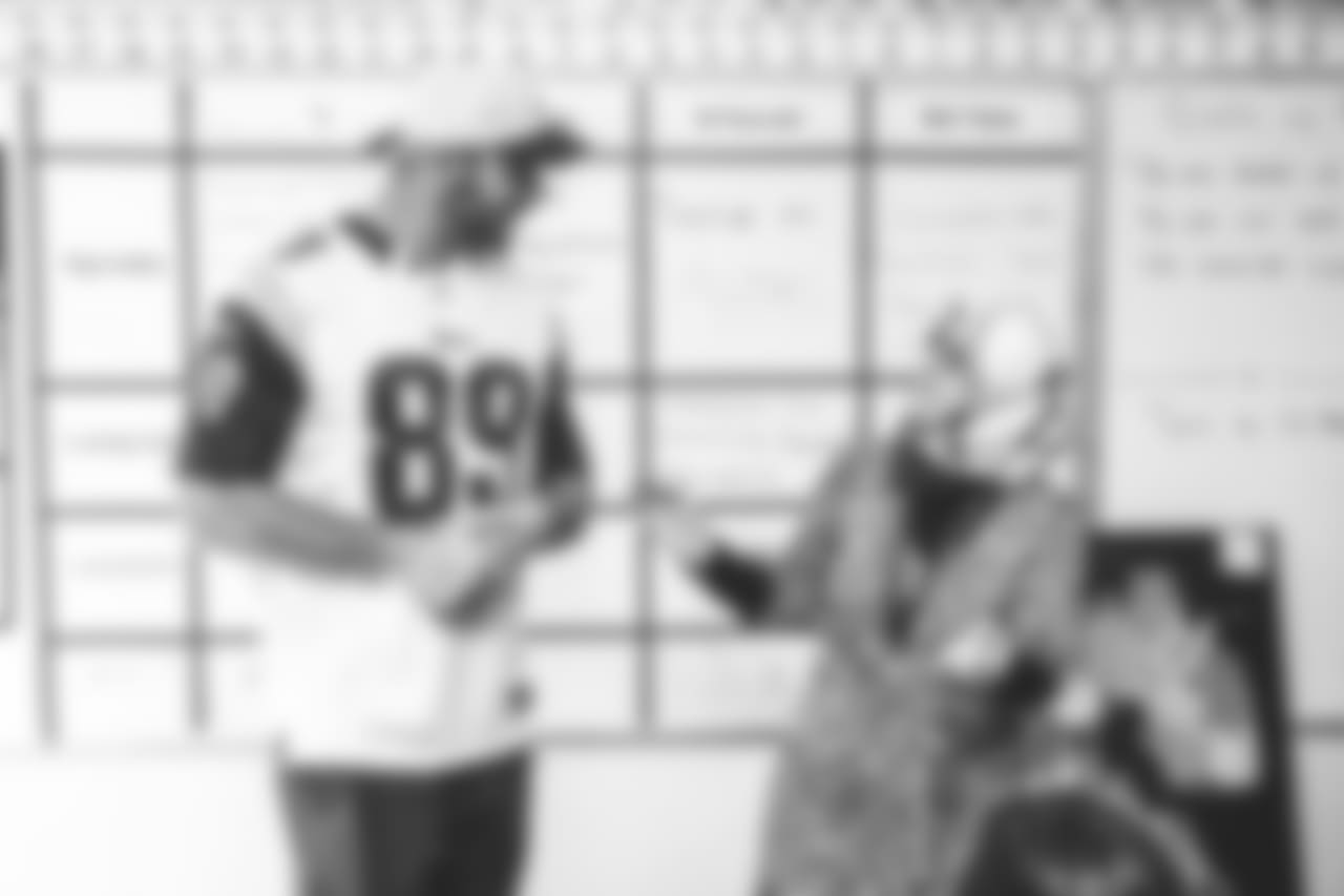 Los Angeles Rams tight end Tyler Higbee (89) visits Magnolia Science Academy 2 as part of the Beyond Differences program in Van Nuys, Calif on October 16th, 2018 (Hiro Ueno/Rams).