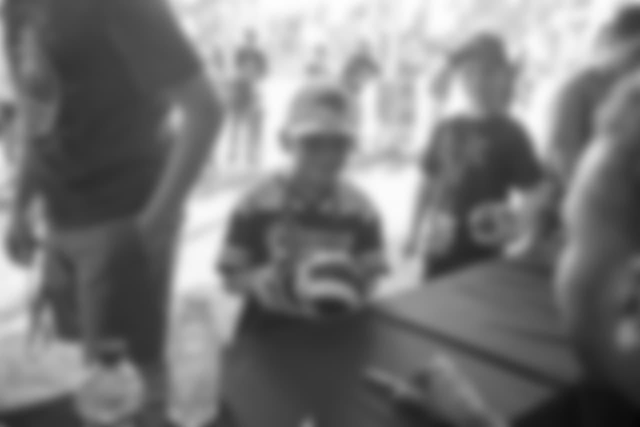 Children have items autographed by Los Angeles Rams players after practice on Day 4 of Training Camp, Sunday, July 29, 2018, in Irvine, CA. (Jeff Lewis/Rams)