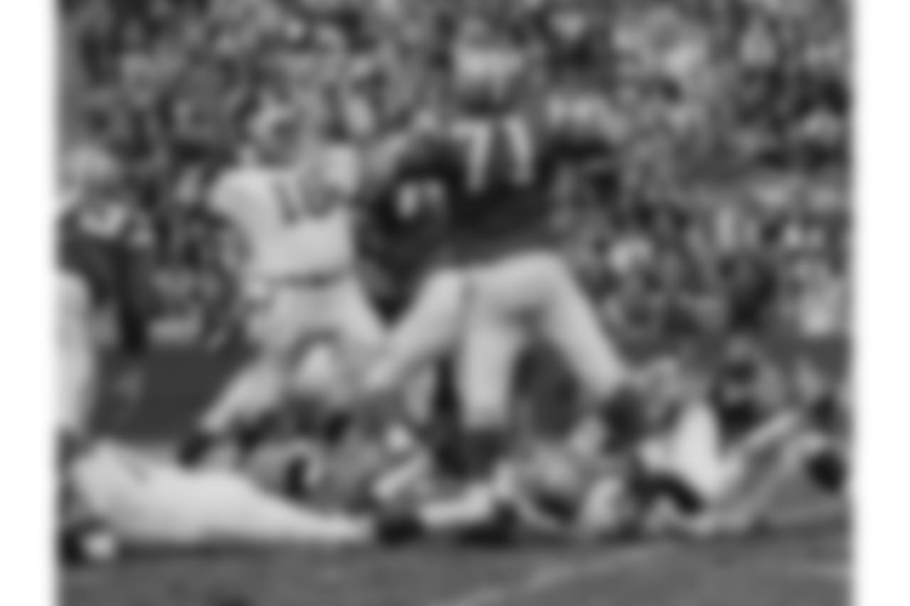 Rams quarterback Roman Gabriel (18) sets up to pass during the 1970 Pro Bowl in Los Angeles, Jan. 18 ,1970. (AP Photo/NFL Photos)