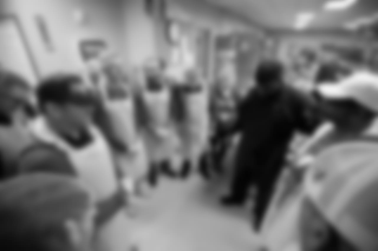 The Los Angeles Rams Community Service Team, Rams Cheerleaders, and mascot Rampage, at Union Rescue Mission shelter, preparing and handing out meals for residents of the shelter. December 18, 2018, in Los Angeles, California. (Photo By: Daniel Bowyer/Rams)