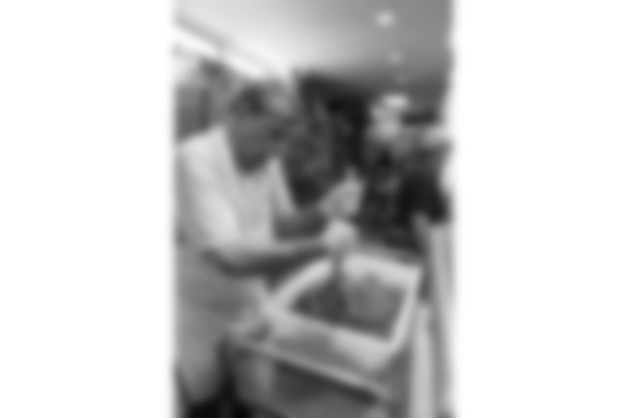 Project Angel Food provides Meals on Wheels and the Los Angeles Rams Community Service team joins the cause with volunteers, cheerleaders and former athletes. Tuesday, December 18, 2018, Los Angeles, CA. (Will Navarro/Rams)