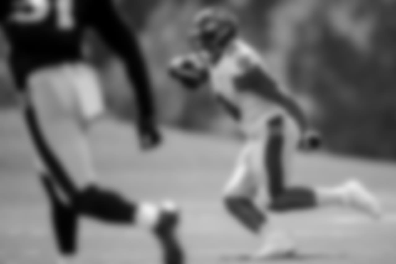 RB Kenneth Dixon