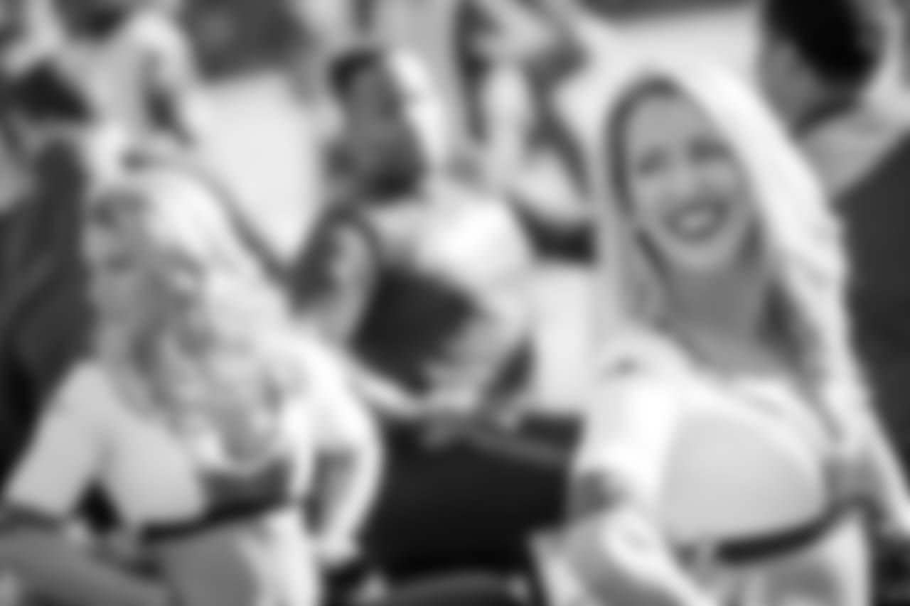 PLAYOFF_CHEERLEADERS-16