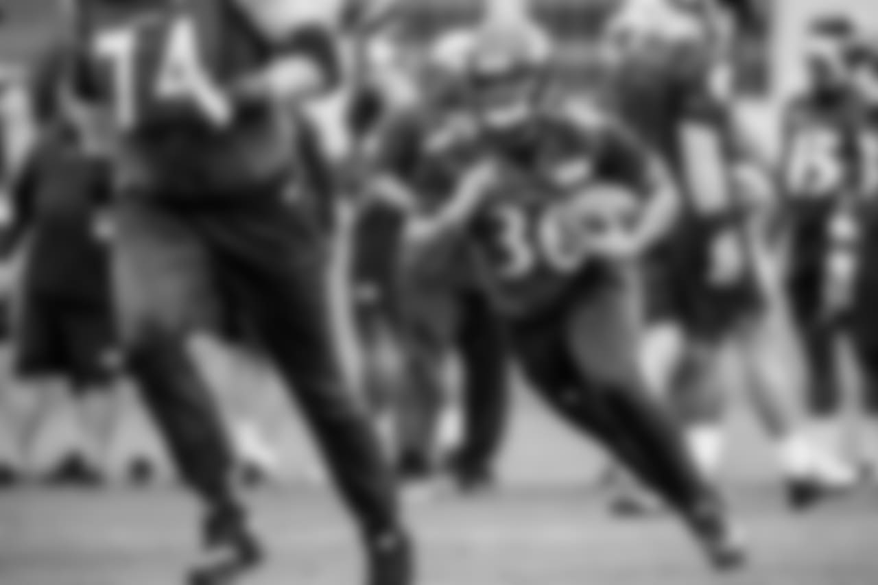 RB Kenneth Dixon