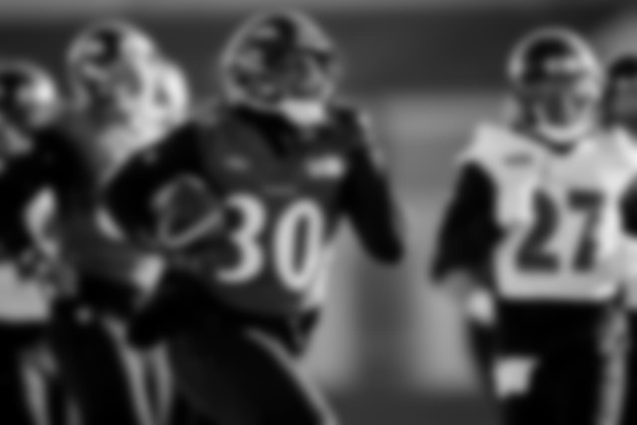 RB Kenneth Dixon