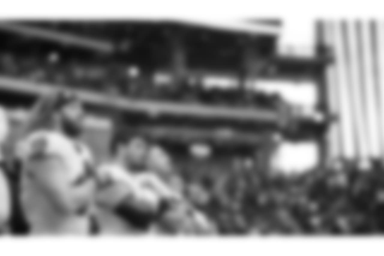 Pregame_120218__0000s_0000_SH2_6280