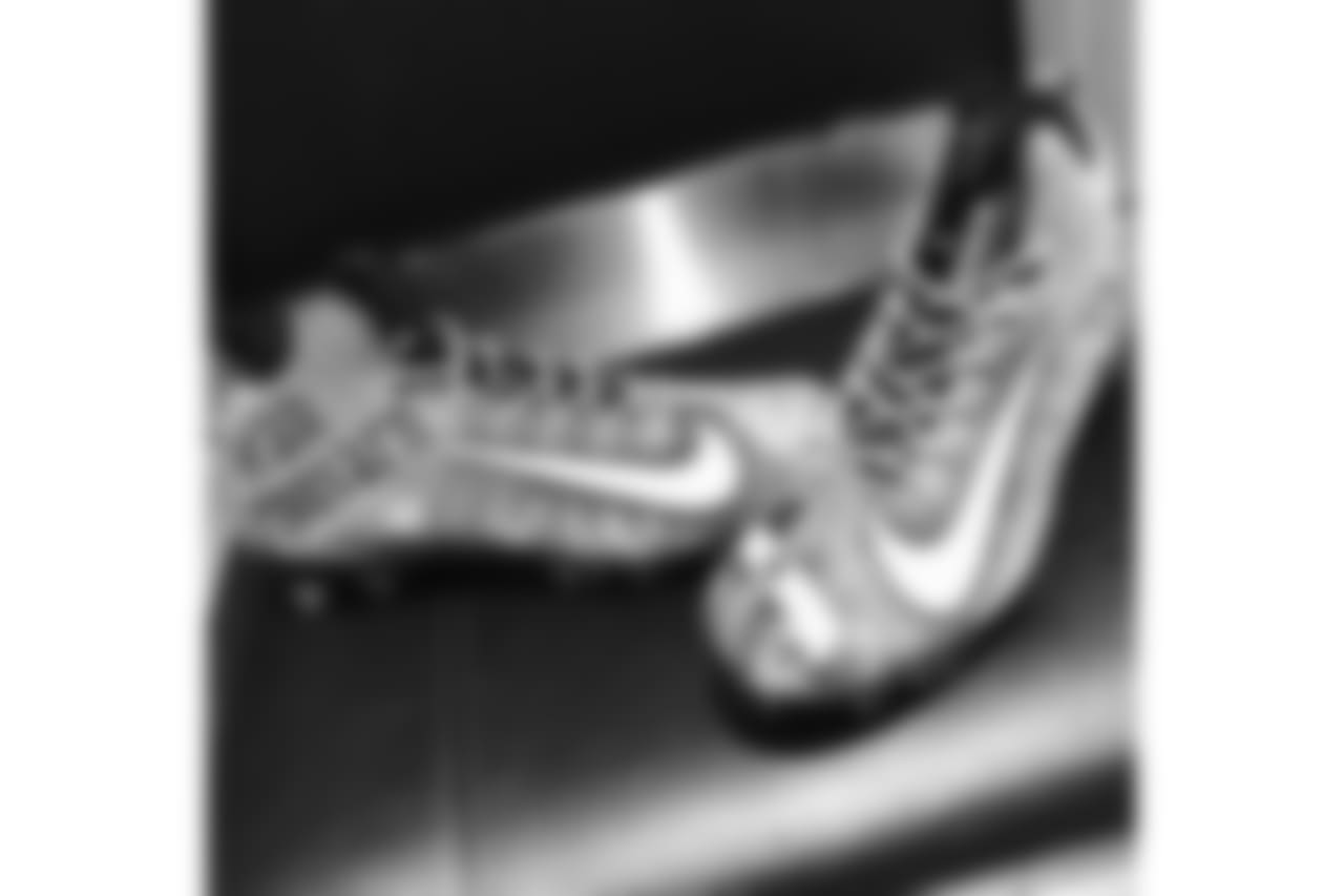 @maxxwilliams (Maxx Williams) Can’t wait to help raise awareness and raise some money for the @diabetesresearch foundation, by wearing these cleats Sunday against Tampa bay! #ravens #ravensflock thanks @solesbysir for the great work!