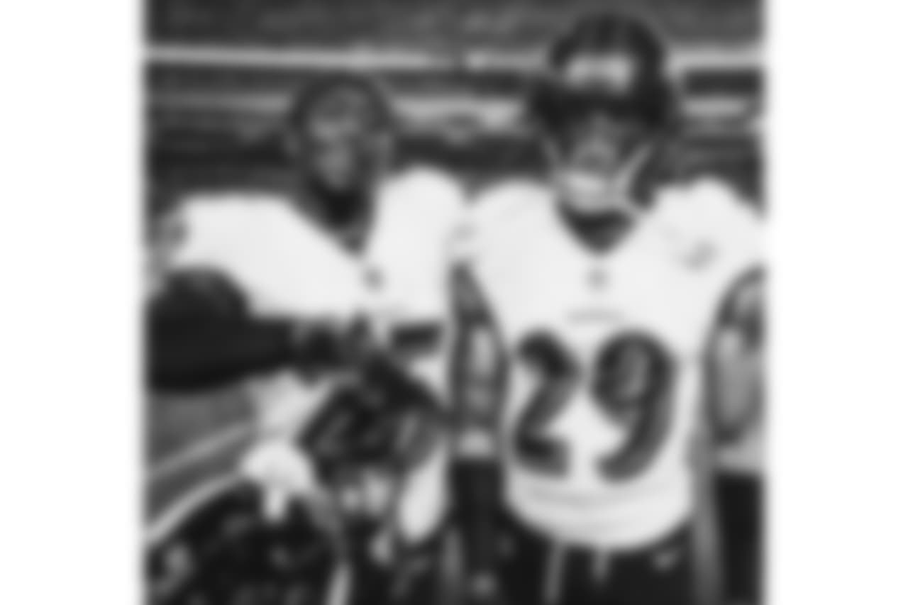 @2five.nl (Tavon Young) We don’t hear the noise #StraightUp