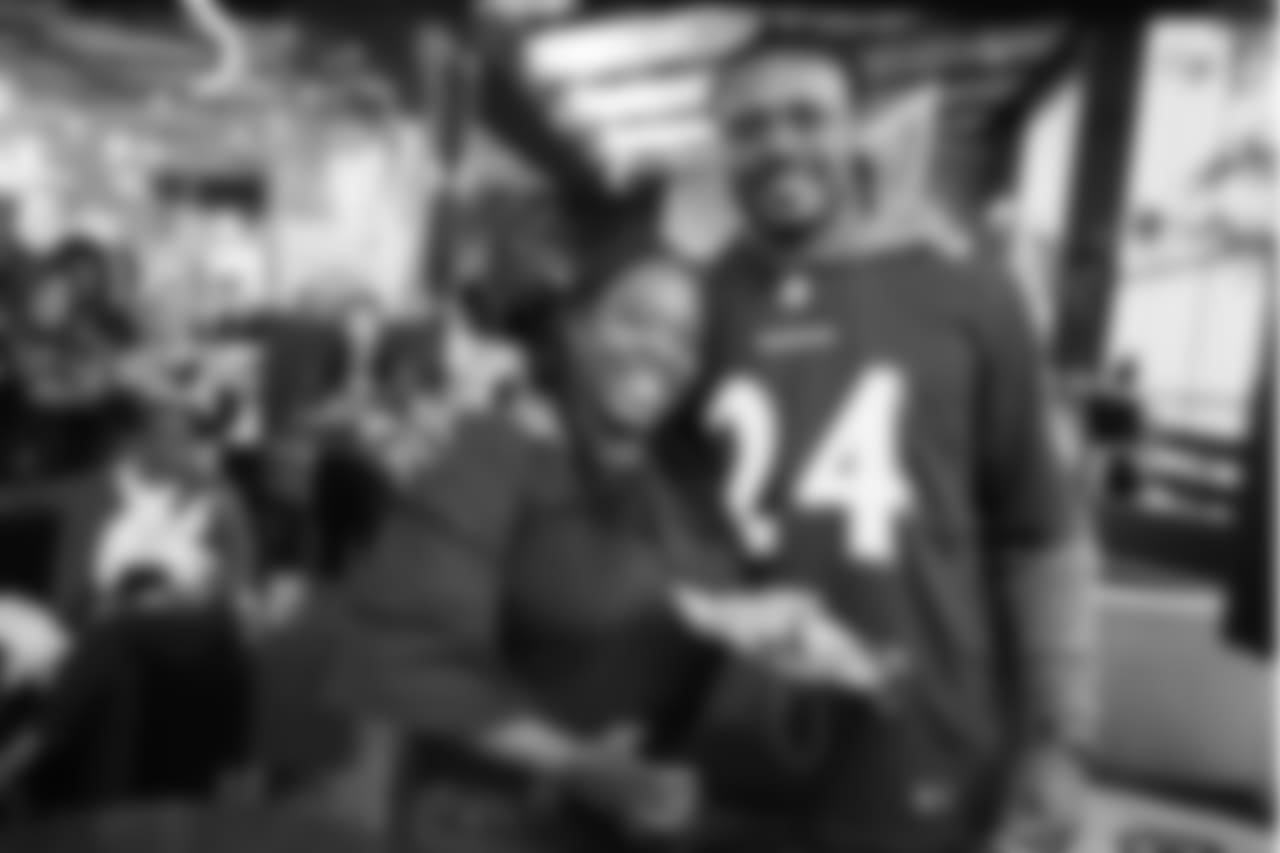 October 15, 2018
Baltimore Ravens Sip n Paint event. Brandon Carr and Hayden Hurst attended.