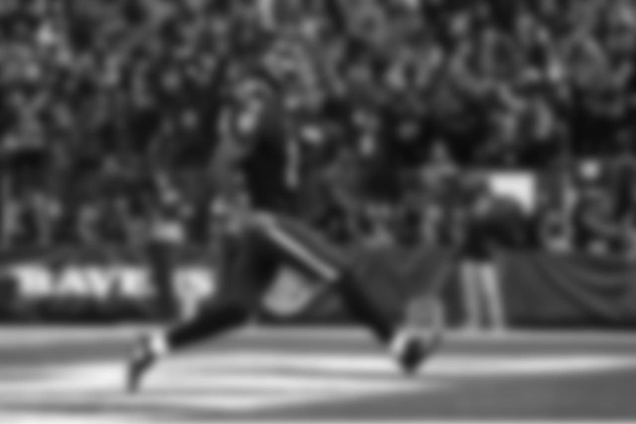 Baltimore Ravens quarterback Lamar Jackson scores a touchdown in the first half of an NFL football game against the Cleveland Browns, Sunday, Dec. 30, 2018, in Baltimore. (AP Photo/Nick Wass)