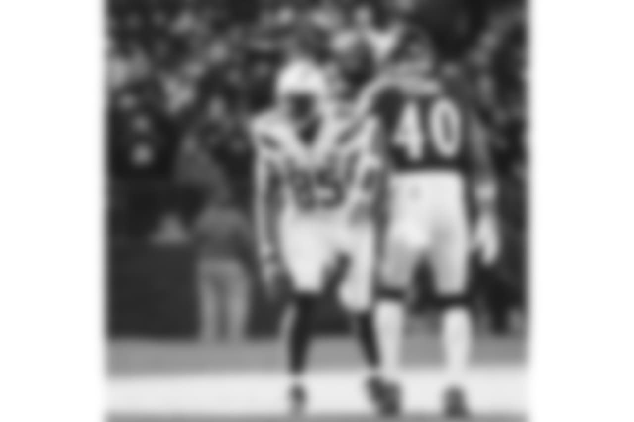 @young_forever42 (Kenny Young) lessons in perseverance, professionalism, and how to maximize every opportunity...learned so much out there this season. blessed to play for this franchise... just the beginning❗️❗️❗️