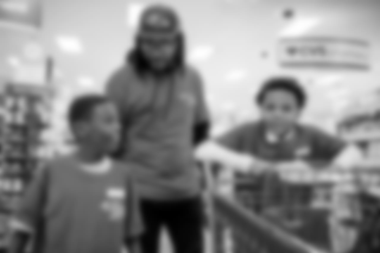 HolidayHelpers120417sh031
