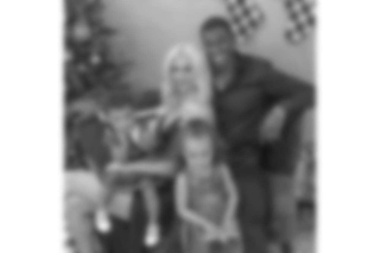 @rgiii (Robert Griffin III) MERRY CHRISTMAS from our family to yours #MerryChristmas #HappyHolidays #Smile
